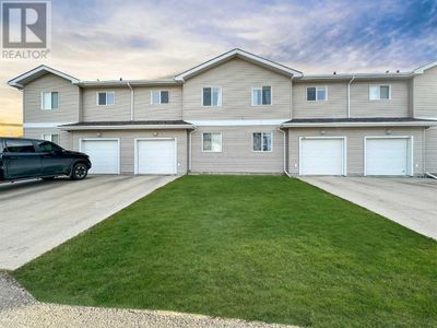 8640 103 Ave, Townhouse with 2 bedrooms, 2 bathrooms and 2 parking in Grande Prairie AB | Image 2