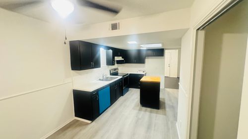 604 Towne House Ln, Richardson, TX, 75081-3530 | Card Image