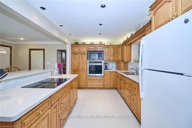 1284 Line 7 Rd, House other with 3 bedrooms, 2 bathrooms and 10 parking in Niagara on the Lake ON | Image 16