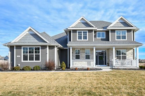 8130 W Mourning Dove Lane, Mequon, WI, 53097 | Card Image