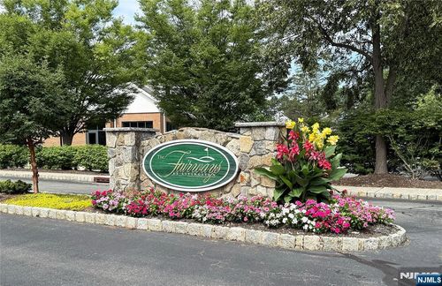 98 Winged Foot Dr, Livingston, NJ, 07039-8234 | Card Image