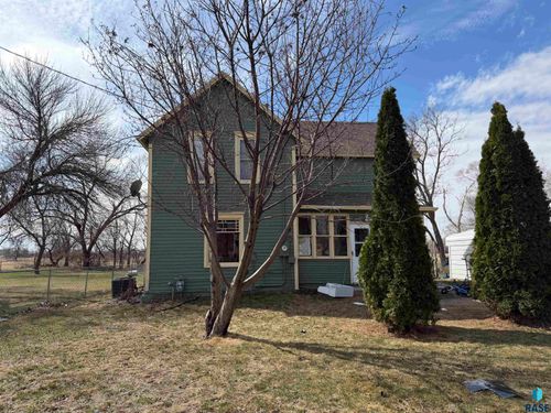 513 S Garfield St, Lennox, SD, 57039-2218 | Card Image