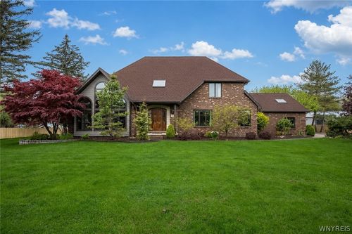 4950 E River Rd, Grand Island, NY, 14072-1135 | Card Image