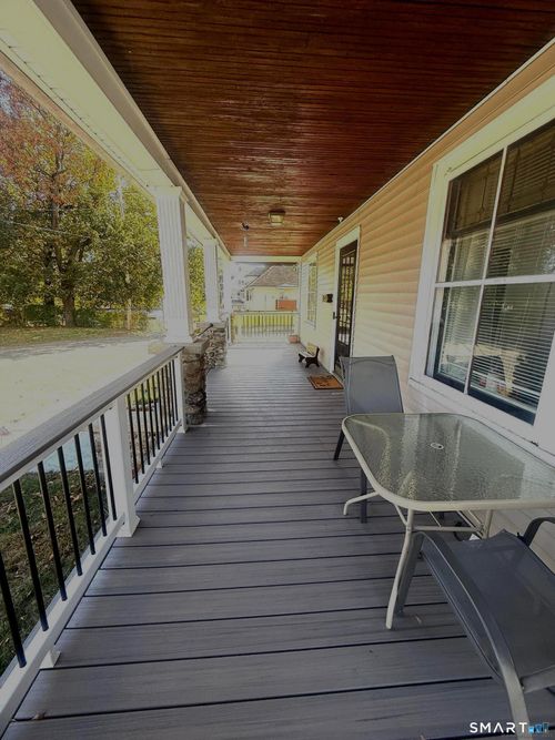 16 Holbrook Ct, Ansonia, CT, 06401-1705 | Card Image