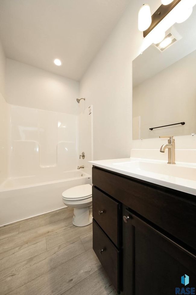 415 Elm St, House other with 3 bedrooms, 2 bathrooms and null parking in Lennox SD | Image 17