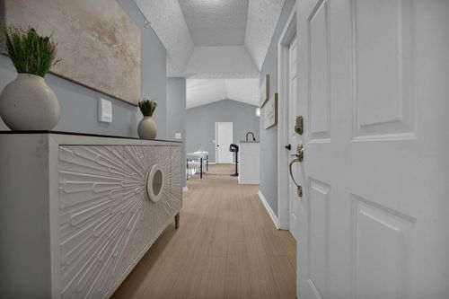 301-6200 Harbour Pointe, Columbus, OH, 43231-7718 | Card Image