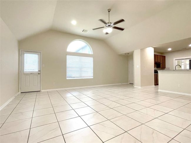 Living Room/Family Room | Image 7