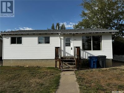 215 5 Th Ave E, House other with 3 bedrooms, 1 bathrooms and null parking in Gravelbourg SK | Image 1