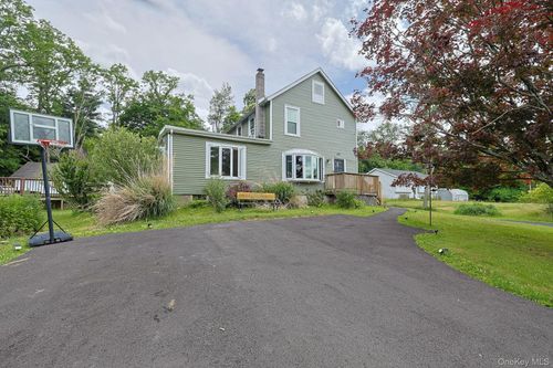 678 Prosperous Valley Rd, Middletown, NY, 10940-6267 | Card Image