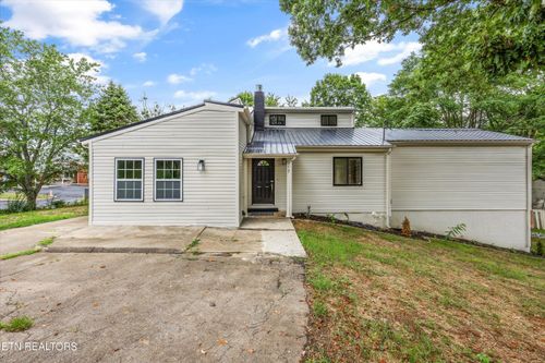 517 Sherwood Dr, Maryville, TN, 37801-4541 | Card Image