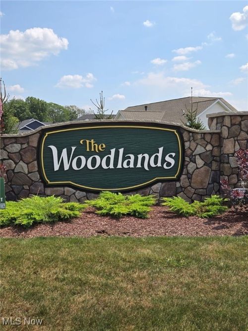 547 Woodlands Glen Ave, Hartville, OH, 44632-9246 | Card Image