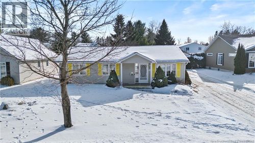 207 Manresa Dr, Fredericton, NB, E3A9S9 | Card Image