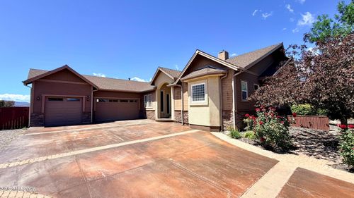 901 Sweetwater Dr, Gardnerville, NV, 89460-8692 | Card Image