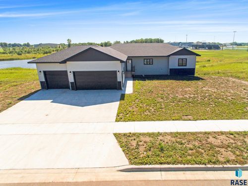 823 Harter Dr, Madison, SD, 57042-3733 | Card Image