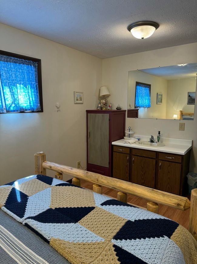 Sink in bedroom | Image 16