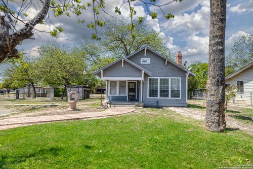 1504 Avenue R, Hondo, TX, 78861-1750 | Card Image