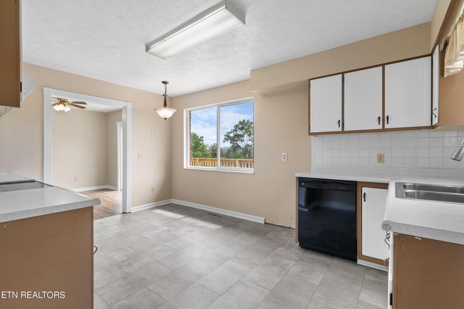 320 Redbird Cir, House other with 3 bedrooms, 2 bathrooms and null parking in Cumberland Gap TN | Image 12