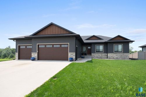 441 Blue Ox Cir, Harrisburg, SD, 57032-8294 | Card Image