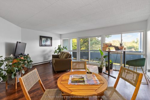 301-105 Conroy Cres, Guelph, ON, N1G2V5 | Card Image