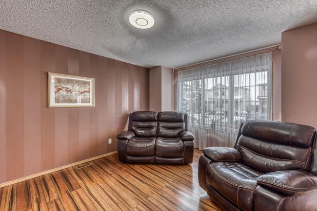 160 Eversyde Circle Sw, Home with 3 bedrooms, 2 bathrooms and 4 parking in Calgary AB | Image 9