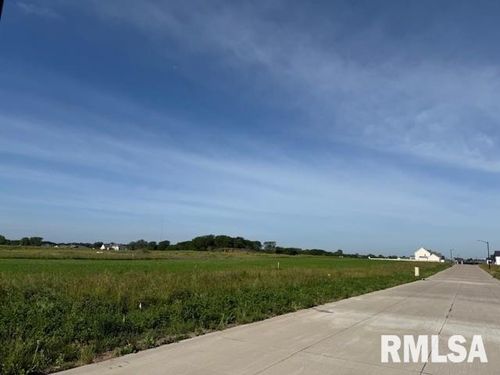 6909 Meghan Ave, Bettendorf, IA, 52722-6449 | Card Image