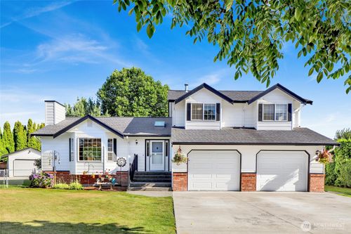 1048 Edgewater Ln, Lynden, WA, 98264-1060 | Card Image