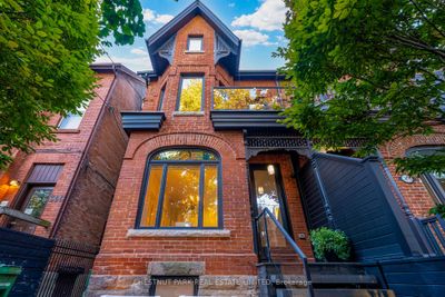 368 Markham St, Home with 3 bedrooms, 5 bathrooms and 2 parking in Toronto ON | Image 1