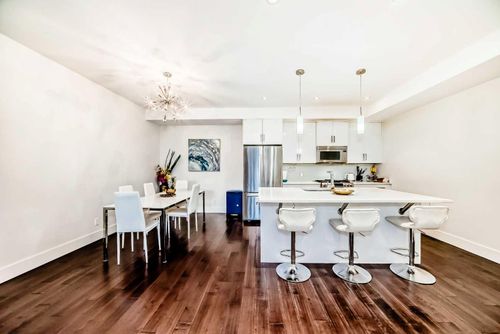 1812 47 Street Nw, Calgary, AB, T3B0P5 | Card Image