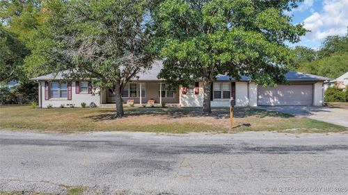 711 N St Sw, Ardmore, OK, 73401-3502 | Card Image