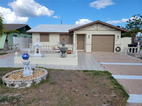 1028 Lillian St, Venice, FL, 34285-7133 | Card Image