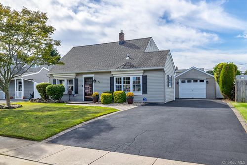 98 Harvest Ln, Levittown, NY, 11756-2739 | Card Image