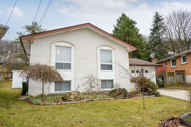 14 Joy Crt, House other with 3 bedrooms, 2 bathrooms and 4 parking in Hamilton ON | Image 45