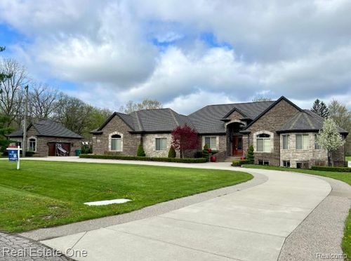 3960 Harvest Creek Ct, Oakland Twp, MI, 48306-1860 | Card Image