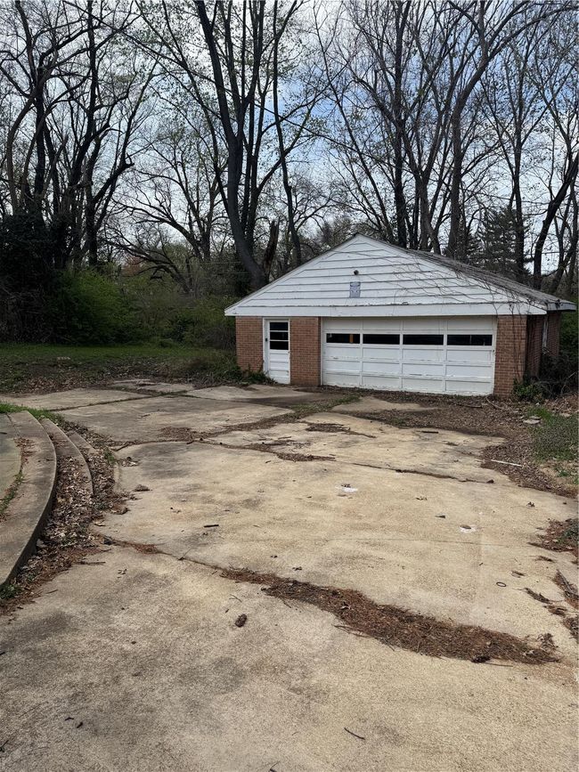 View of detached garage | Image 17