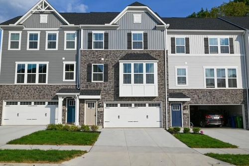 232 Via Veneto, Delaware, OH, 43015-4582 | Card Image