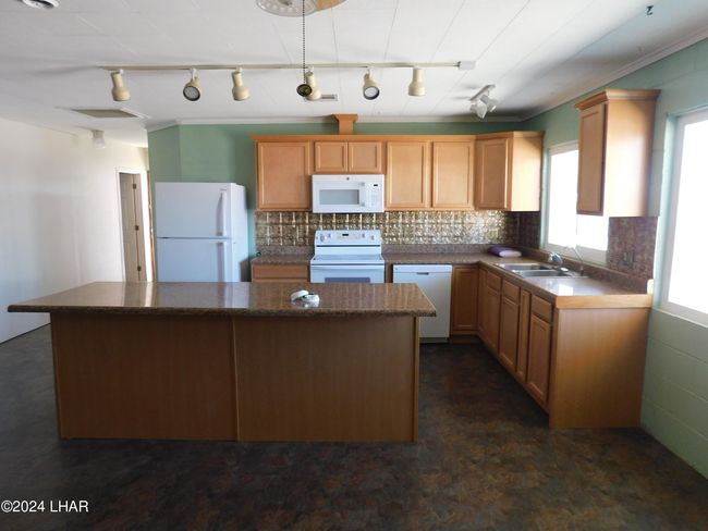 Kitchen with island | Image 38
