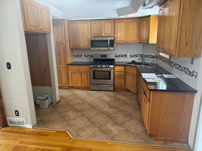 3099 Chenoa St, House other with 4 bedrooms, 2 bathrooms and null parking in Commerce Twp MI | Image 8