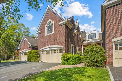 11 Belvedere Ct, Manhasset, NY, 11030-4107 | Card Image