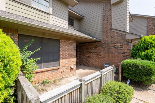 apt-204-2400 Longmire Dr, College Station, TX, 77845-5470 | Card Image