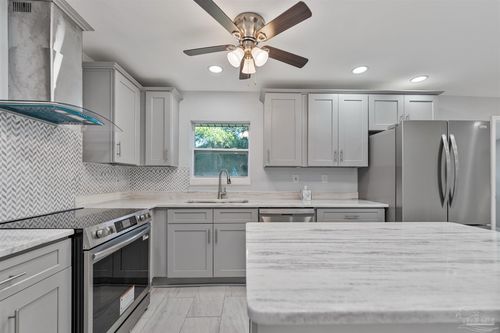 212 Shadow Lawn Ln, Pensacola, FL, 32507 | Card Image