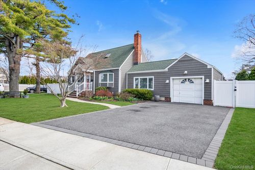 9 Aster Ave, Merrick, NY, 11566-1137 | Card Image