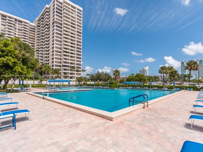 APT-1717 - 2500 Parkview Dr, Condo with 2 bedrooms, 2 bathrooms and null parking in Hallandale Beach FL | Image 31