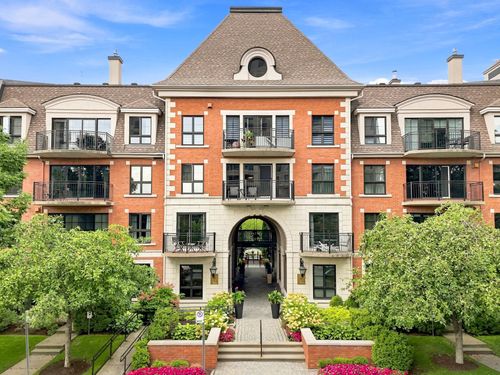 118-4 Place Des Jardins-Des-Vosges, Montréal, QC, H3E2B3 | Card Image