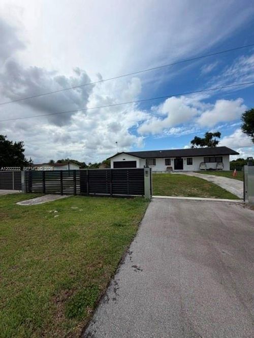 20465 Sw 200th St, Miami, FL, 33187-2316 | Card Image