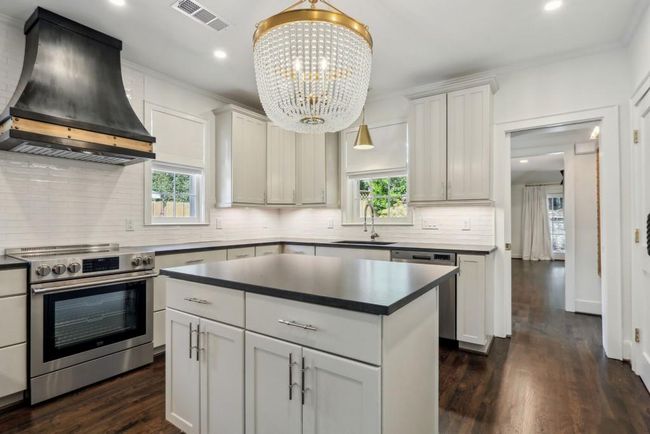 2140 Fairhaven Cir Ne, House other with 3 bedrooms, 2 bathrooms and 2 parking in Atlanta GA | Image 11