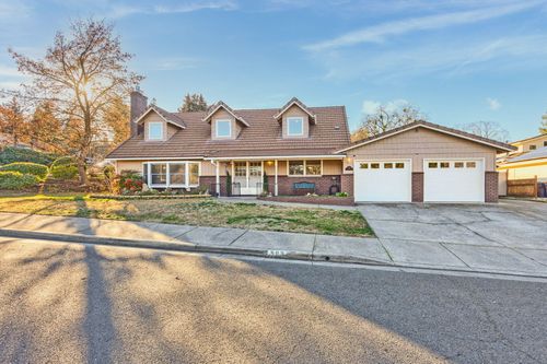 503 Girard Cir, Medford, OR, 97504-6315 | Card Image