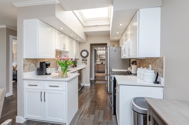305 - 1351 Martin St, Condo with 2 bedrooms, 1 bathrooms and 1 parking in White Rock BC | Image 8