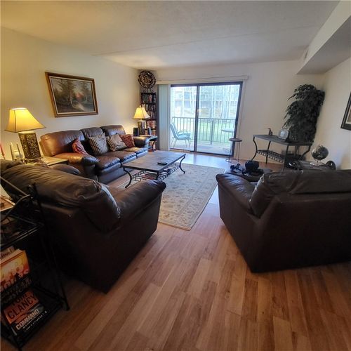 apt-3-108-650 E Greenwich Ave, West Warwick, RI, 02893-2392 | Card Image