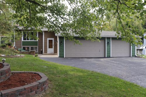 12924 16th Ave S, Burnsville, MN, 55337-3746 | Card Image