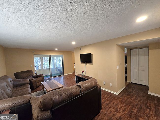 315 Seasons Pkwy, Condo with 2 bedrooms, 2 bathrooms and null parking in Norcross GA | Image 5